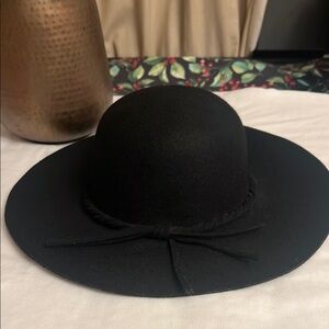Black Wide-Brimmed Sun Hat with Felt-Like Fabric wool western
